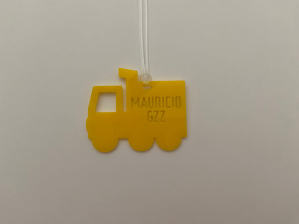 Tag camión con letras perforadas