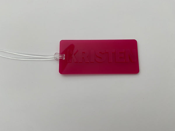 Tag rectangular con letras realzadas